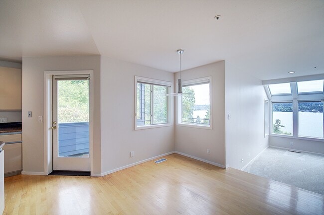 Building Photo - 4bd/3.5ba Mercer Island Home