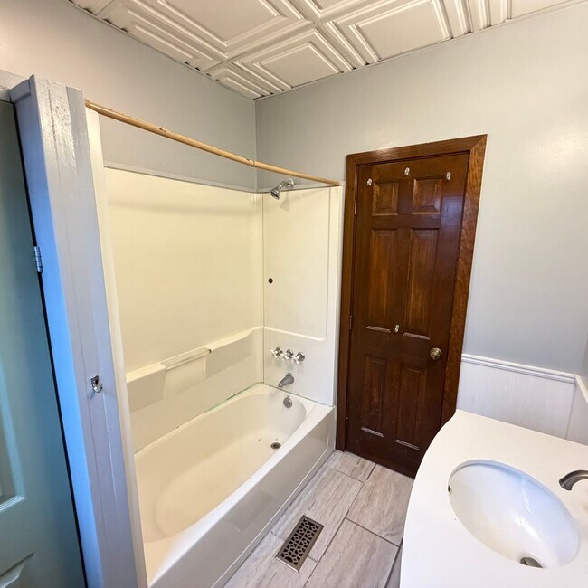 Building Photo - 3 bedroom home on the NW side of Grand Rapids