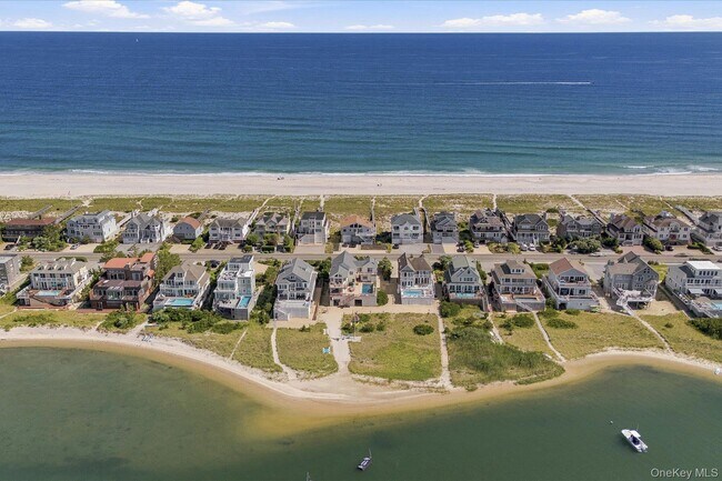 Building Photo - 717 Dune Rd