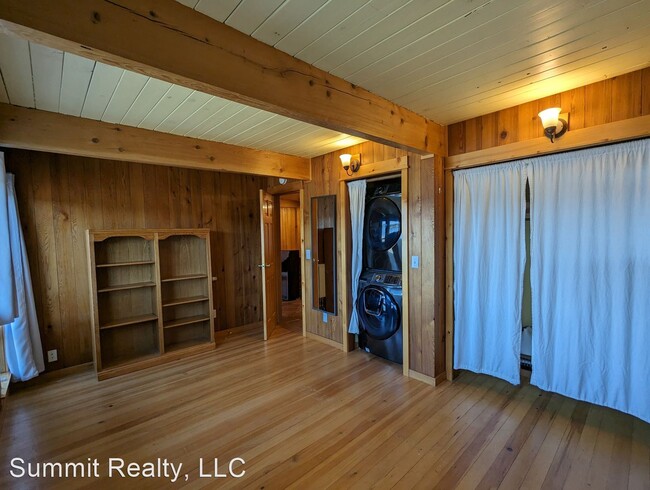 Building Photo - 3 br, 1.5 bath House - 17095 Glacier Hwy