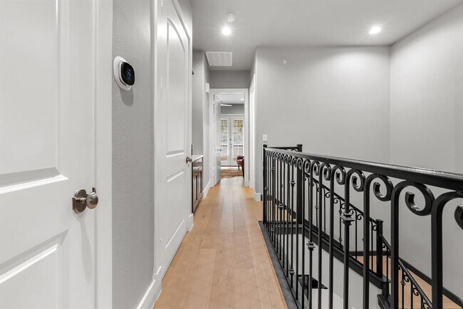 Building Photo - 1529 Barton Springs Rd