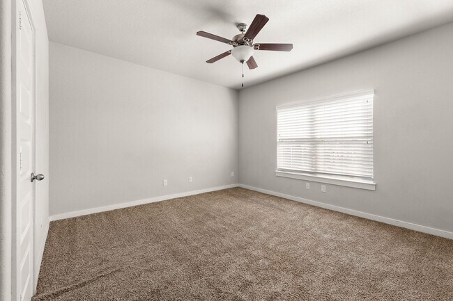 Building Photo - AVAILABLE NOW! Beautiful 3 bedroom Luxury Duplex, New Braunfels, Texas!