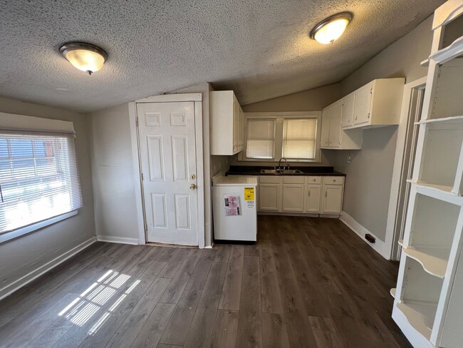 Building Photo - 2 bed 1 bath in Huntsville AL