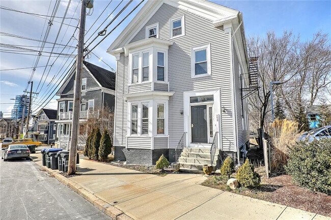 Building Photo - 390 Hope St