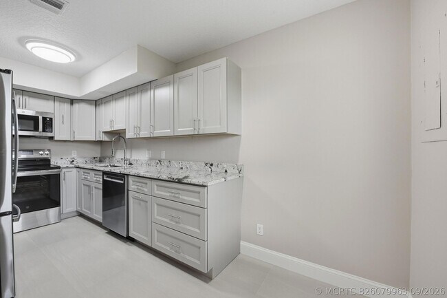 Building Photo - 1031 Goldenrod Rd