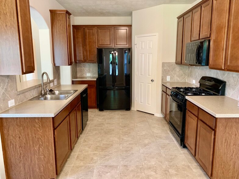 Kitchen - 8922 Parlin Ridge Dr