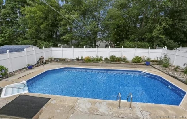 Building Photo - 92 Plainfield Dr