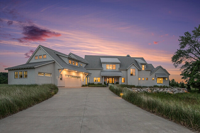 Building Photo - 6736 Saugatuck Bch Rd