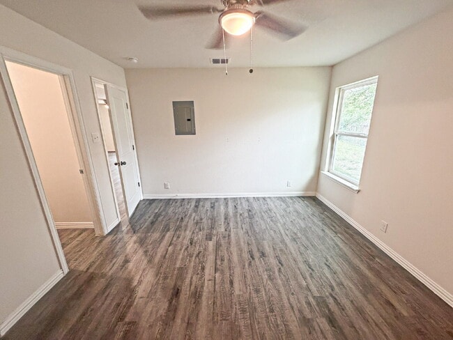 Building Photo - 2718 Bernuda, San Antonio, TX 78222