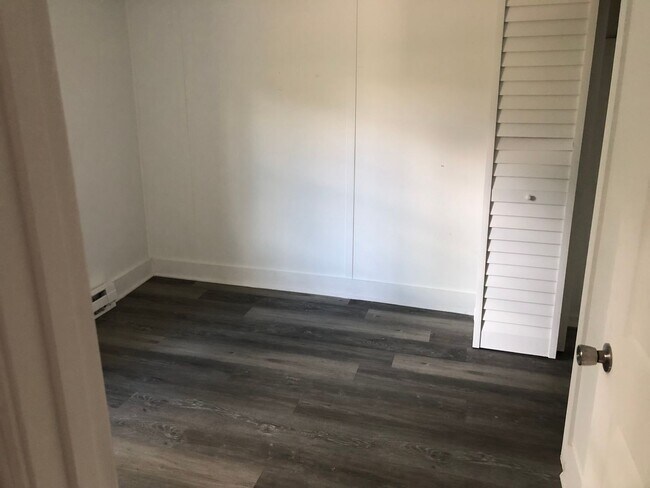 Building Photo - 2083-2085 W Meeting St