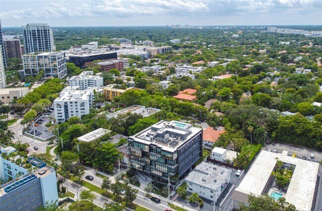 Building Photo - 3156 SW 27th Ave