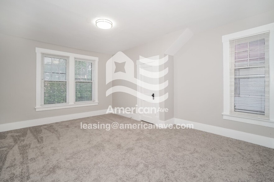 Building Photo - 1216 Dueber Ave SW
