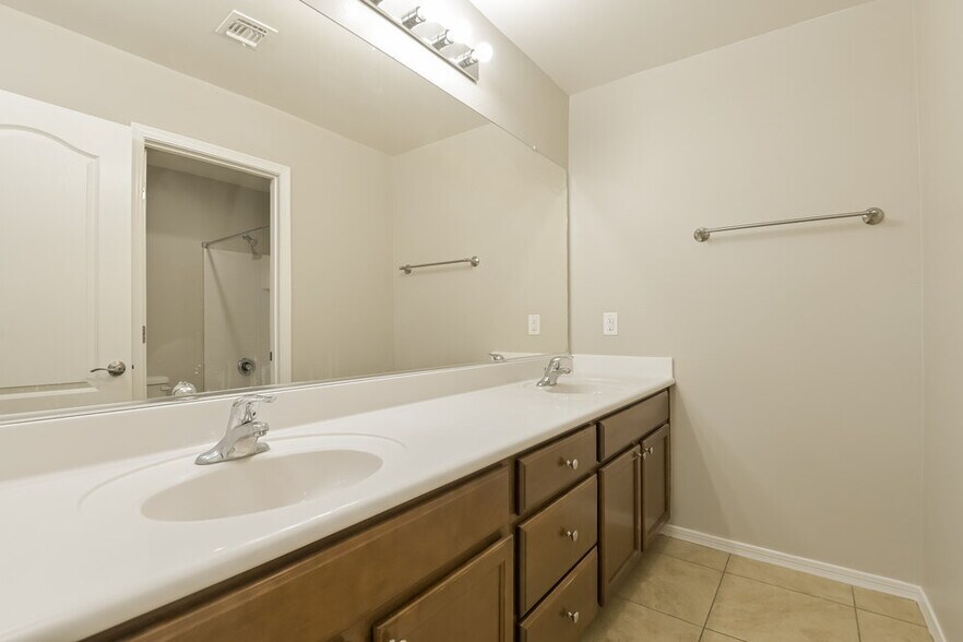 Building Photo - 8237 W Kittiwake Ln