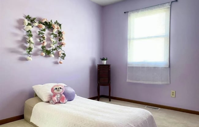 Building Photo - Beautiful 3 Bed 2 Bath Home Near Brittleba...