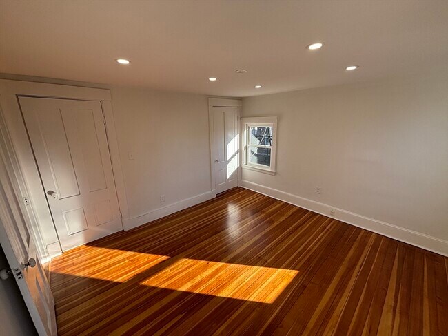 Building Photo - 240 Nahatan St