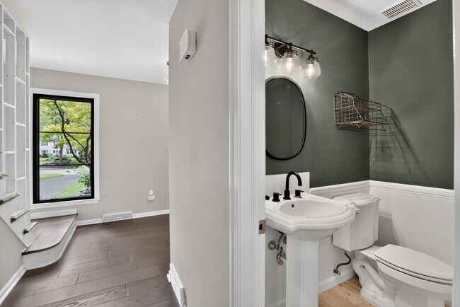Building Photo - 6 Mill Race Pl
