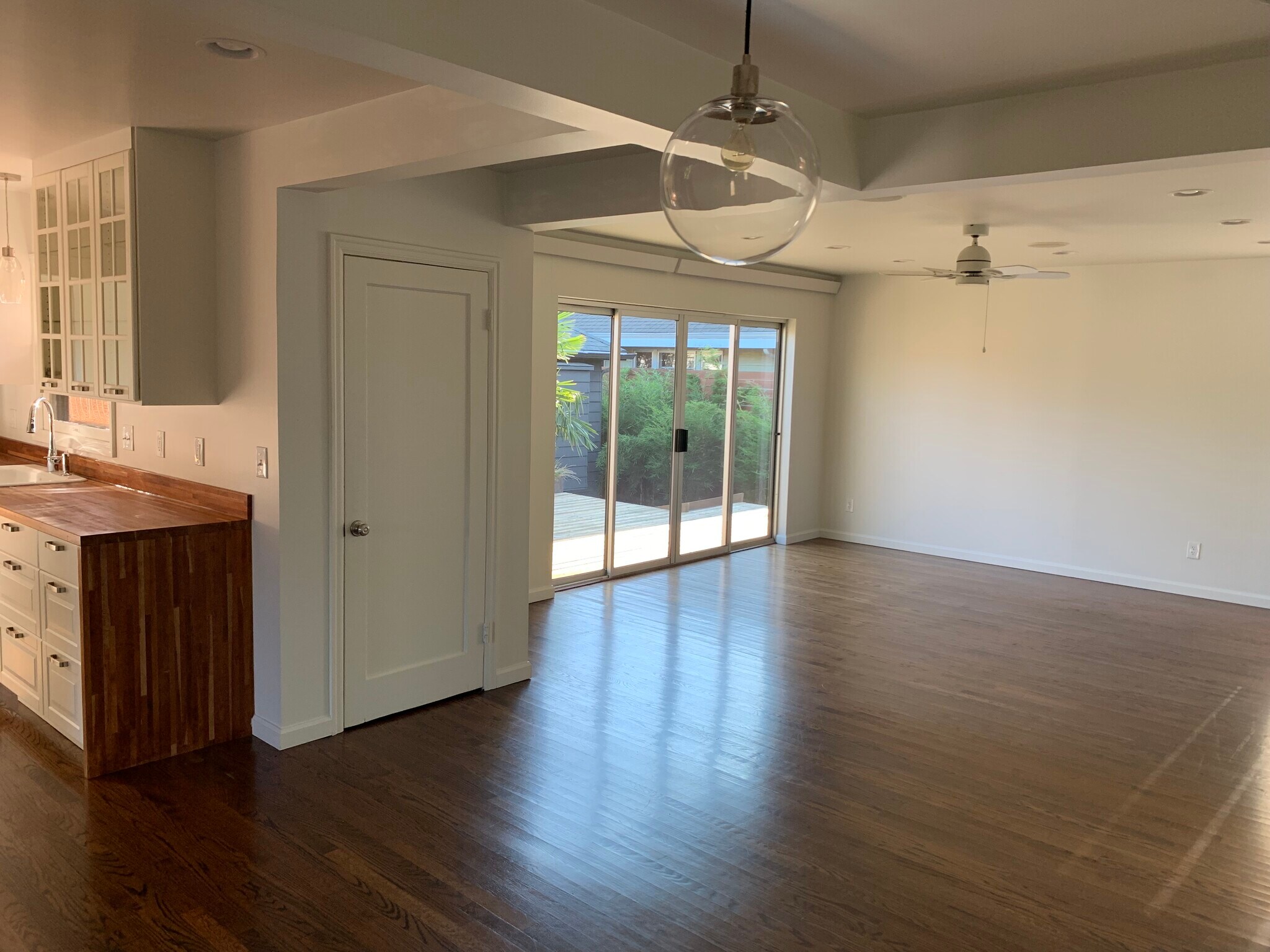 Living Area - 1251 SE 47th Ave