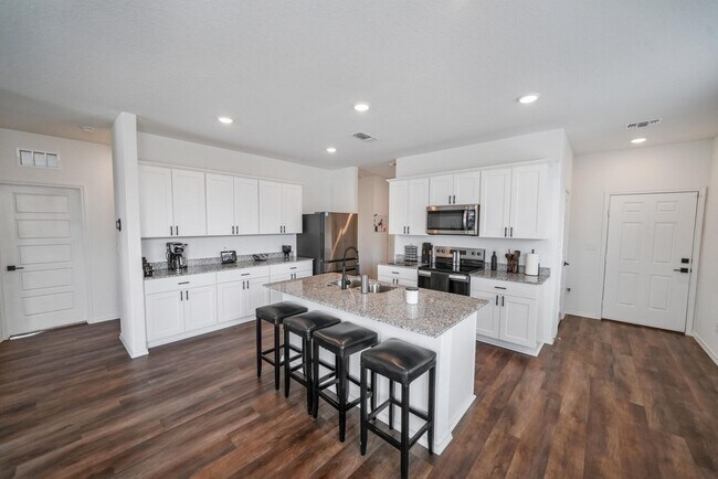 Building Photo - Beautifully Maintained Single-Story Home i...
