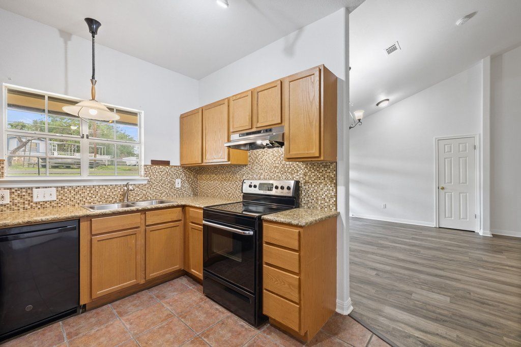Building Photo - 1301 S Quinlan Park Rd