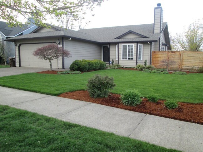 Building Photo - 805 SE 71st Ave