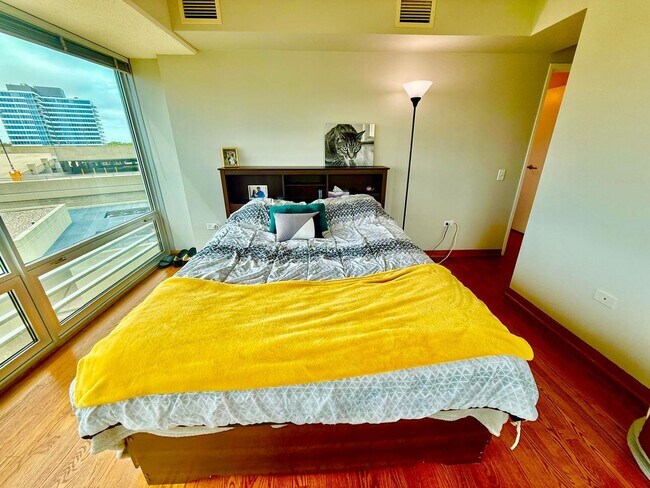 Building Photo - 1720 Maple Ave