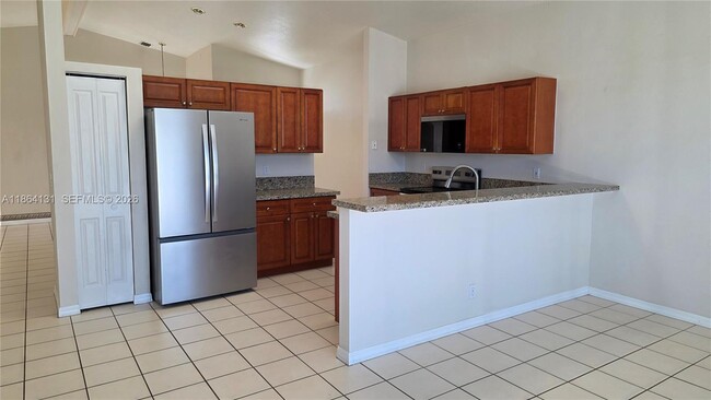 Building Photo - 3406 SW Coco Palm Dr