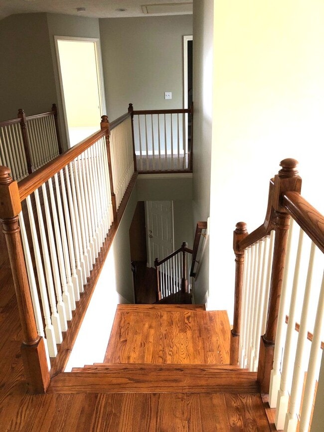 Building Photo - 4-Bedroom Home in Hendersonville!