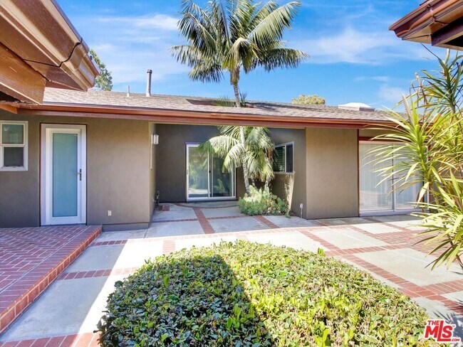 Building Photo - 6763 Radlock Ave