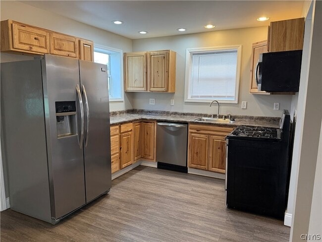 Building Photo - 215 E Hoard St