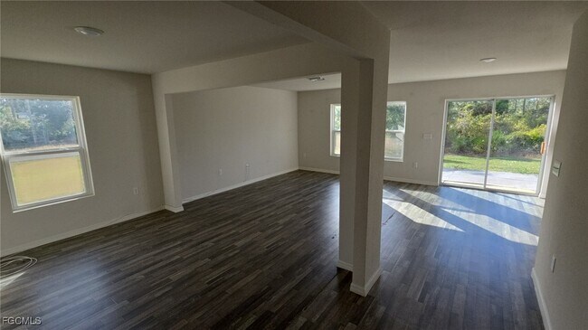 Building Photo - 354 Western Ave S