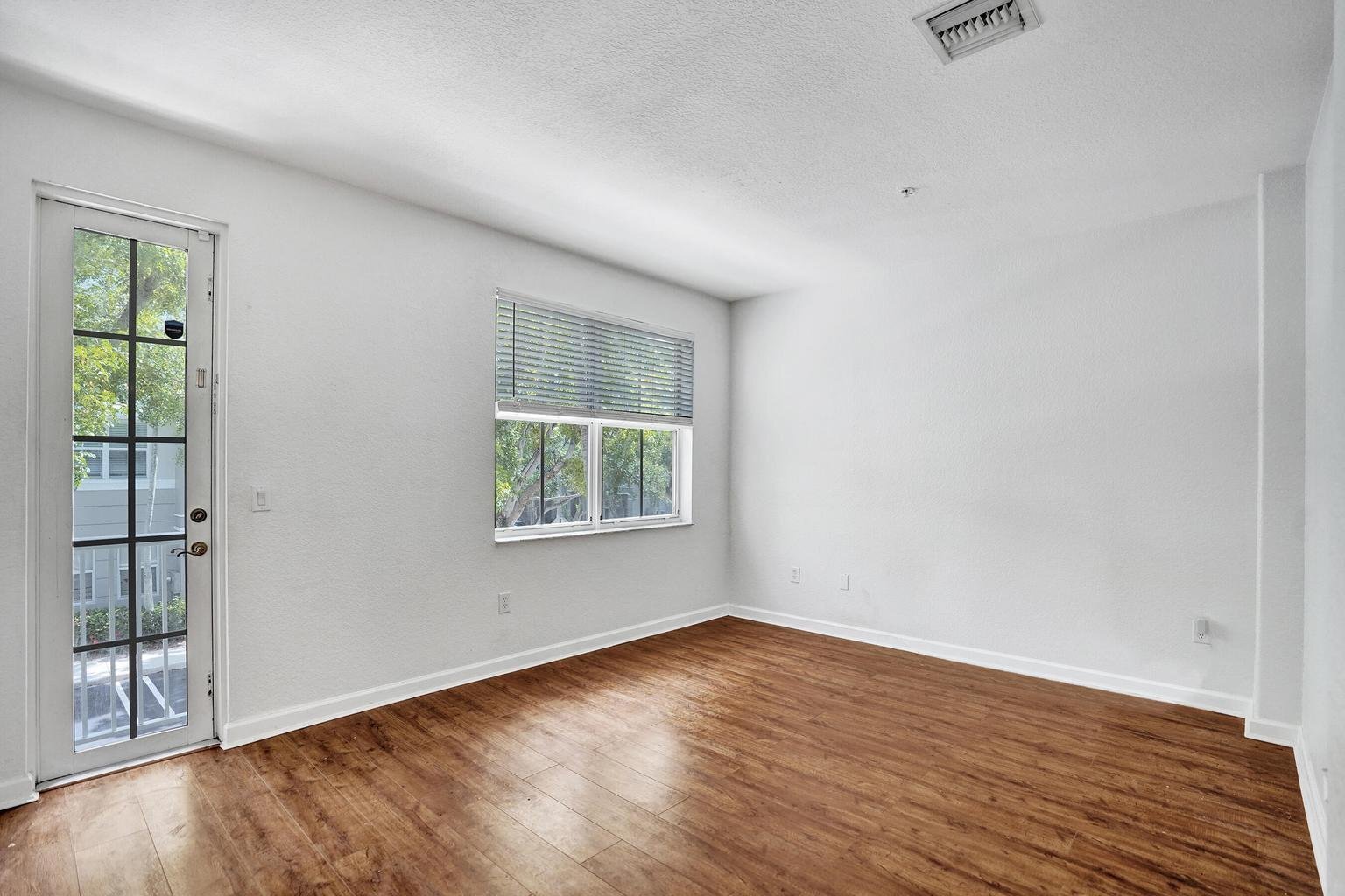 Building Photo - 3911 Shoma Dr