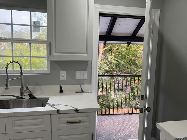 Building Photo - 4011 Delano St