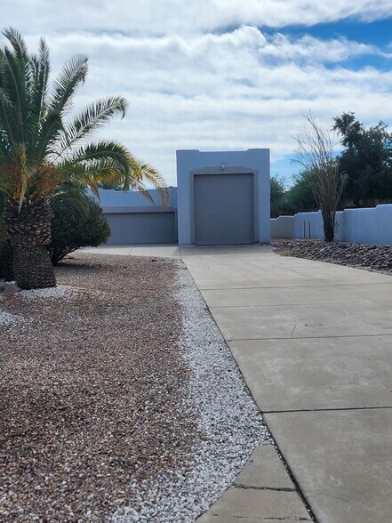 RV Garage - 1061 W Calle San Jose