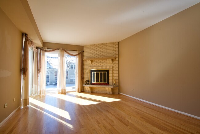 Building Photo - 253 W Golfview Terrace