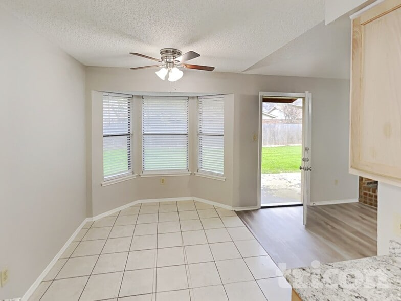 Building Photo - 5929 Birchill Road Watauga TX