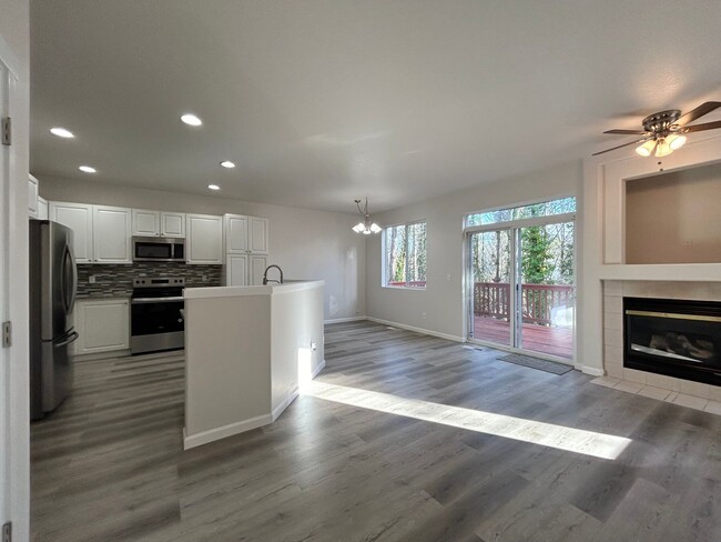 Building Photo - Beautifully Updated 4 Bed, 2.5 Bath Home