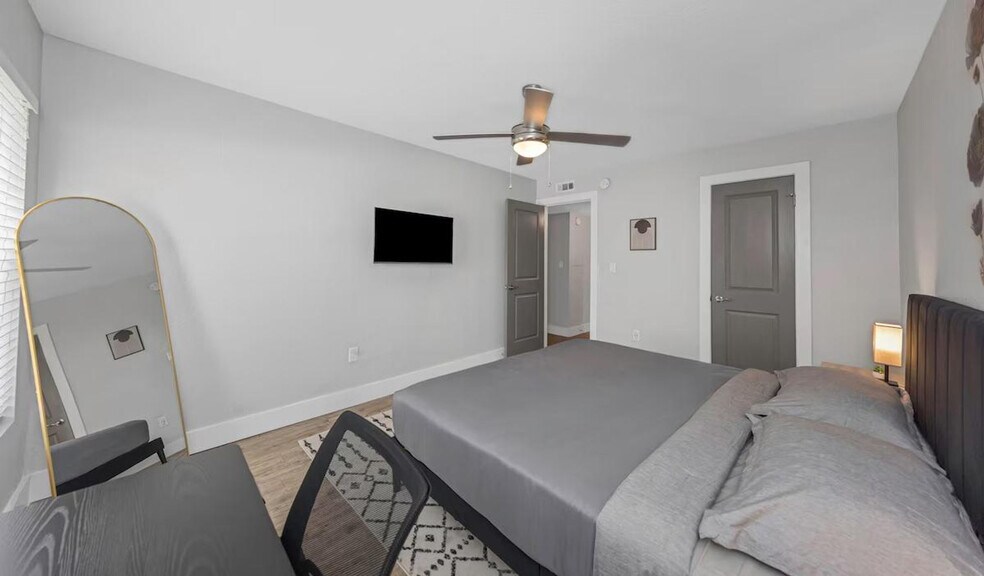 Building Photo - 4311 W Cleveland St