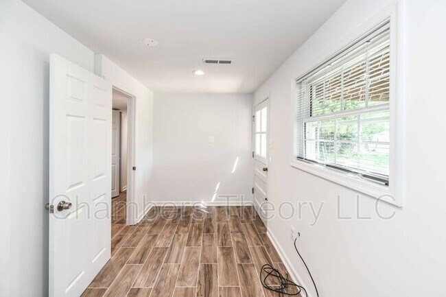 Building Photo - 1020 S Hoga Rd