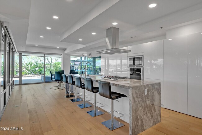 Building Photo - 7117 E Rancho Vista Dr