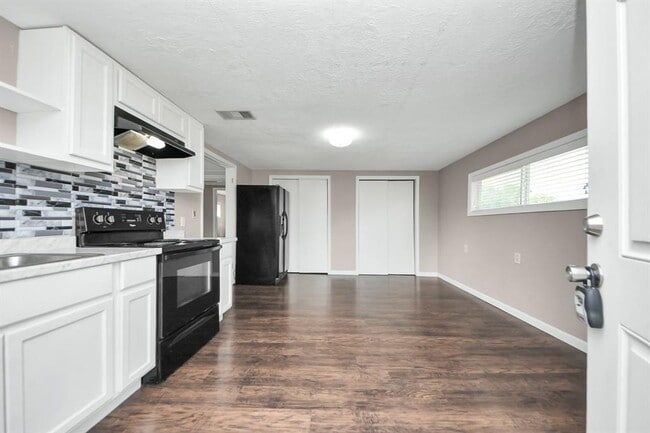 Building Photo - 5747 Turtle Creek Rd