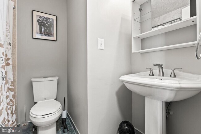 Building Photo - 2114 Lang Dr