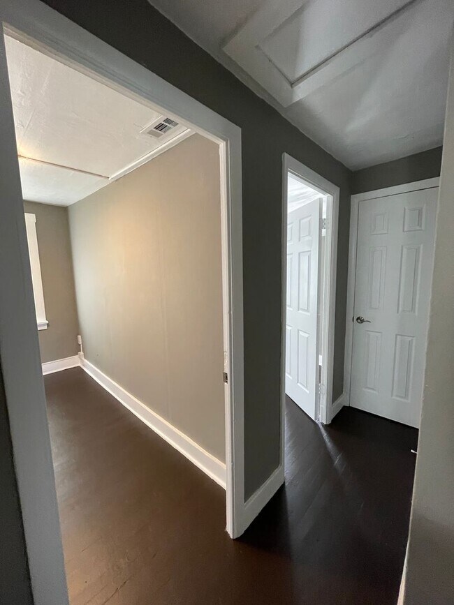 Building Photo - Single Family Home