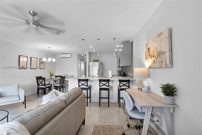 Building Photo - 2701 Middle River Dr