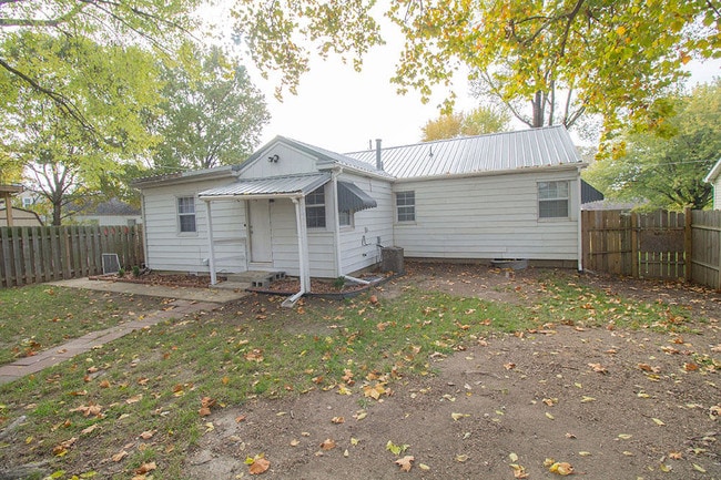 Building Photo - 301 W Forest Ave