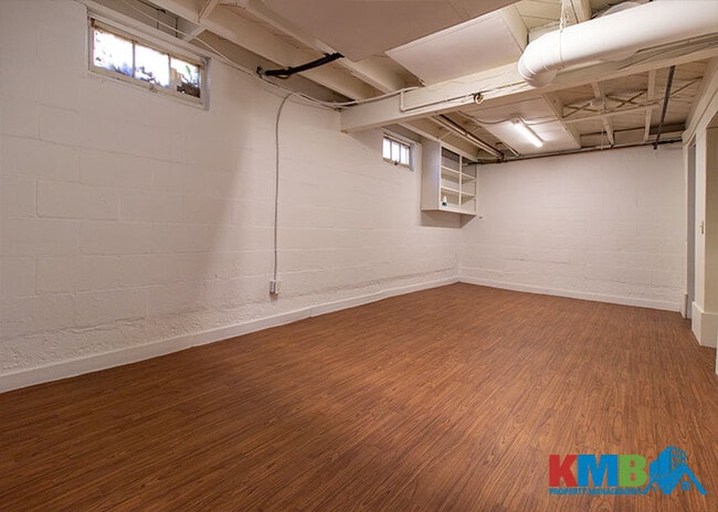 Building Photo - 839 14th St NE