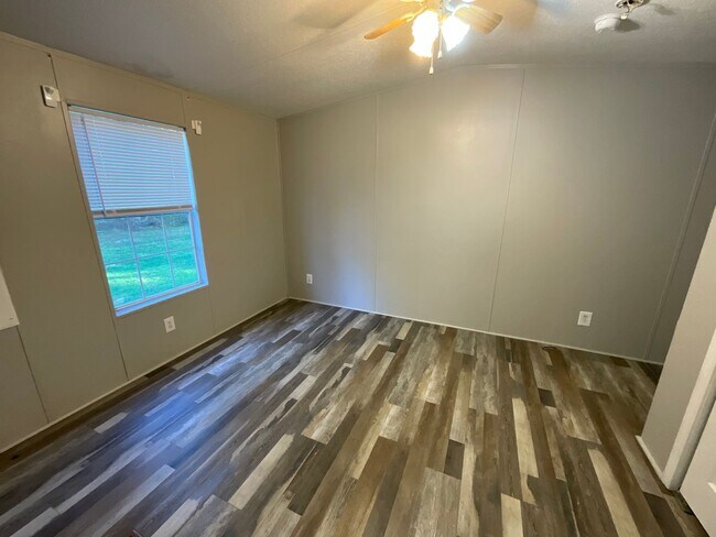 Building Photo - Singlewide in the country