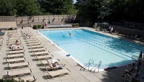 Building Photo - 99 Pond Ave