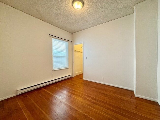 Building Photo - Queen Anne Home