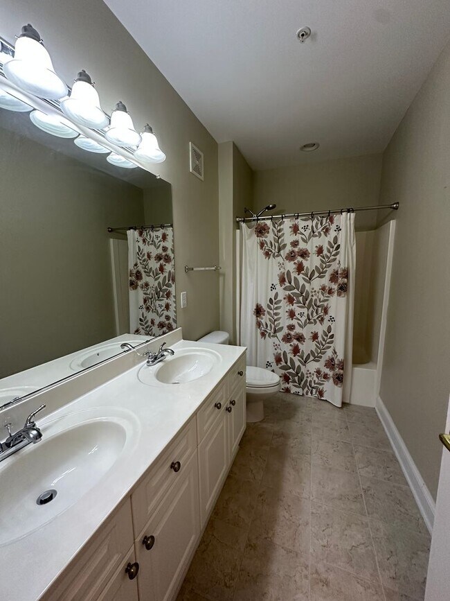 Building Photo - 1501 Glenwood Station Ln