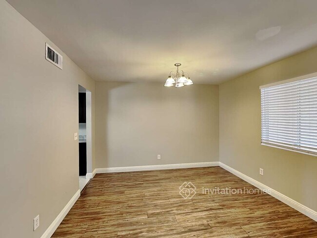 Building Photo - 1411 W Impala Ave
